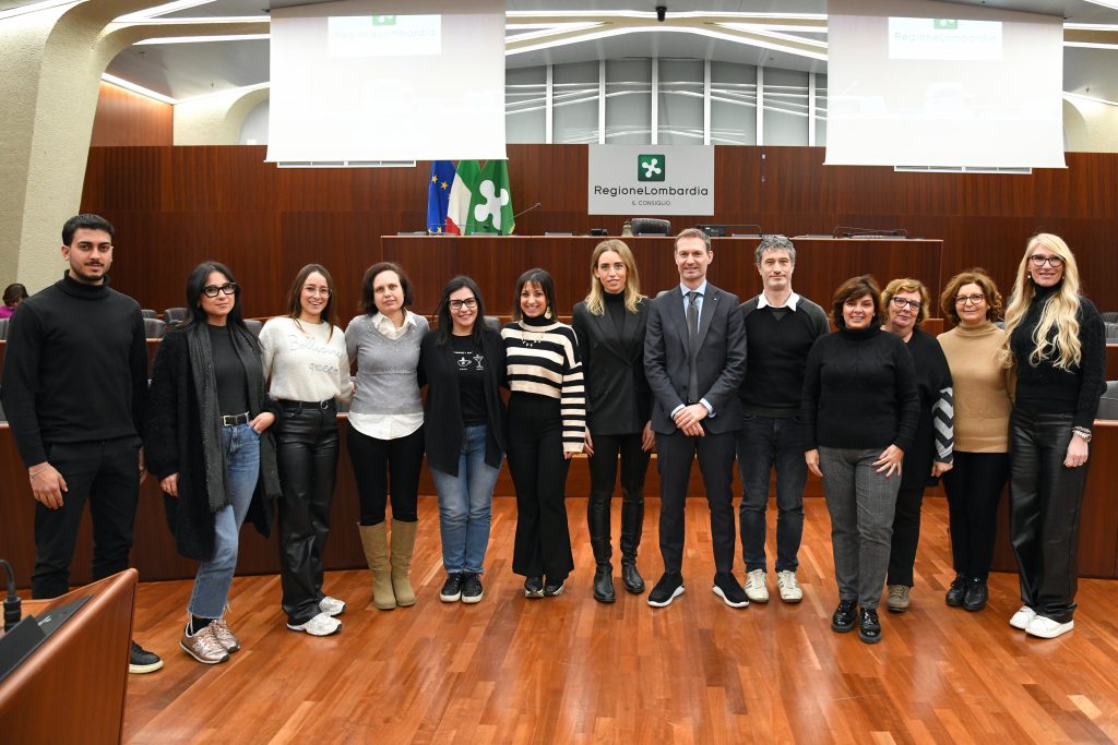 presidente romani con insegnanti scuola lissone